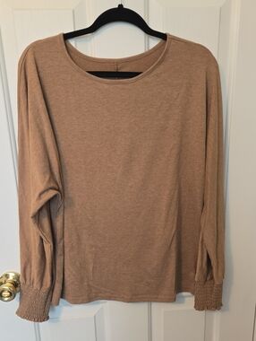 Women's Long-Sleeve Crewneck Top with Smocked Cuffs Size Large